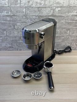 Machine à espresso DeLonghi Dedica EC680M avec fabricant de café cappuccino et mousseur à lait